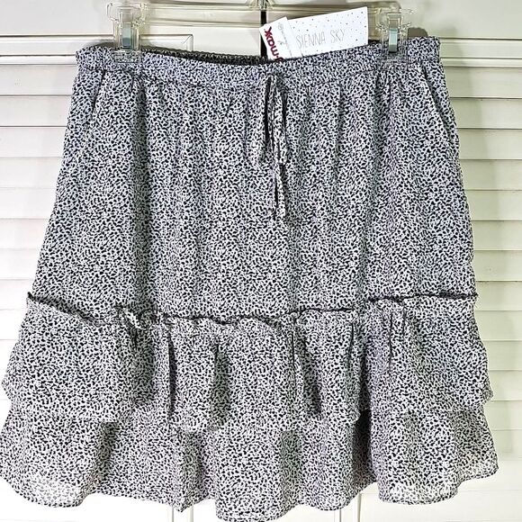 NWT Mini Skirt by Sienna Sky Black Gray Tiered Ruffles Lined, Size Large - Picture 1 of 7